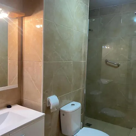 Self Catering Lovely Ground Floor 1 Bed Apartment 5A1, Los Cristianos, Tenerife アパート ロスクリスティアーノス