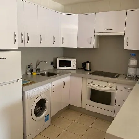 Self Catering Lovely Ground Floor 1 Bed Apartment 5A1, Los Cristianos, Tenerife アパート *
