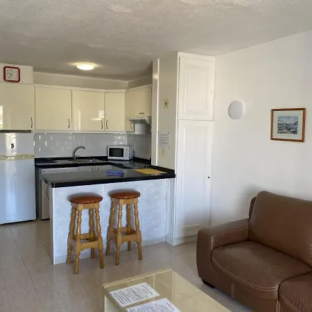 Self Catering Lovely Ground Floor 1 Bed Apartment 5A1, Los Cristianos, Tenerife アパート *