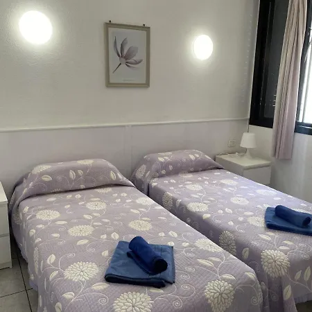 Self Catering Lovely Ground Floor 1 Bed Apartment 5A1, Los Cristianos, Tenerife * ロスクリスティアーノス