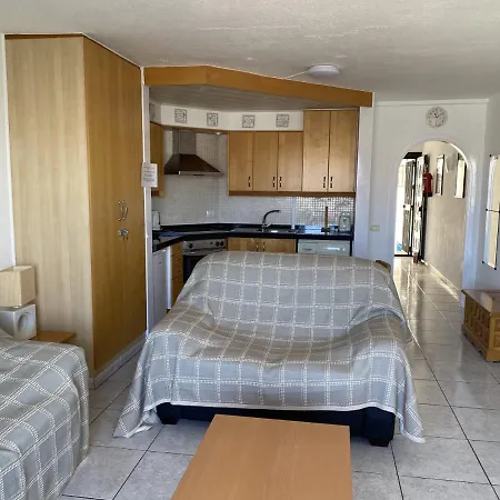 Self Catering Lovely Ground Floor 1 Bed Apartment 5A1, Los Cristianos, Tenerife * ロスクリスティアーノス
