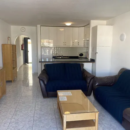 Self Catering Lovely Ground Floor 1 Bed Apartment 5A1, Los Cristianos, Tenerife * ロスクリスティアーノス
