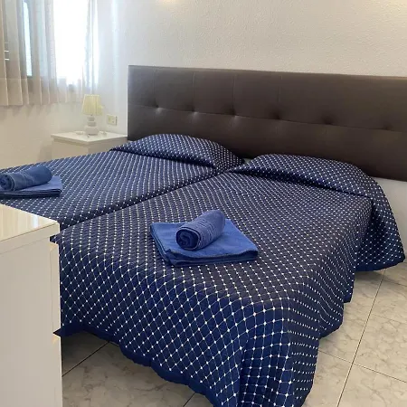 アパート Self Catering Lovely Ground Floor 1 Bed Apartment 5A1, Los Cristianos, Tenerife *