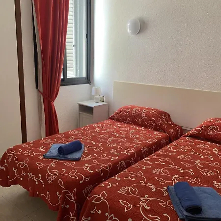 Self Catering Lovely Ground Floor 1 Bed Apartment 5A1, Los Cristianos, Tenerife ロスクリスティアーノス