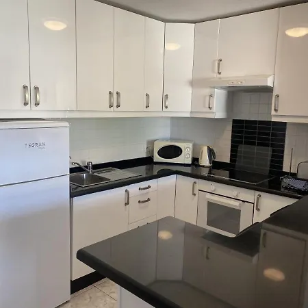 Self Catering Lovely Ground Floor 1 Bed Apartment 5A1, Los Cristianos, Tenerife * ロスクリスティアーノス