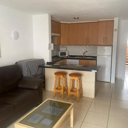 Self Catering Lovely Ground Floor 1 Bed Apartment 5A1, Los Cristianos, Tenerife アパート *